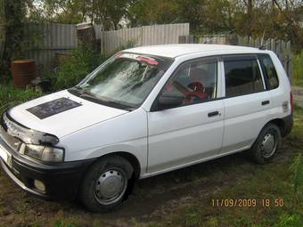 2001 Mazda Demio Photos