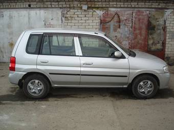 2001 Mazda Demio Photos