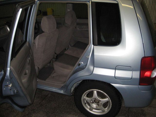 2002 Mazda Demio