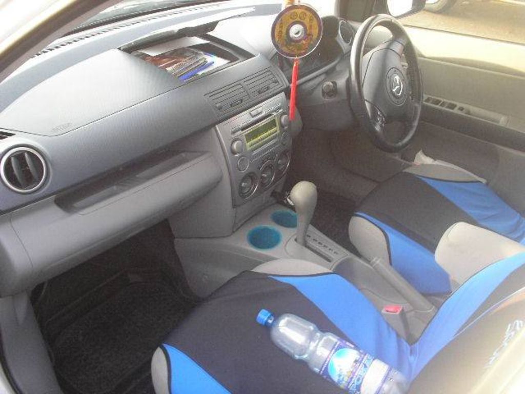 2002 Mazda Demio