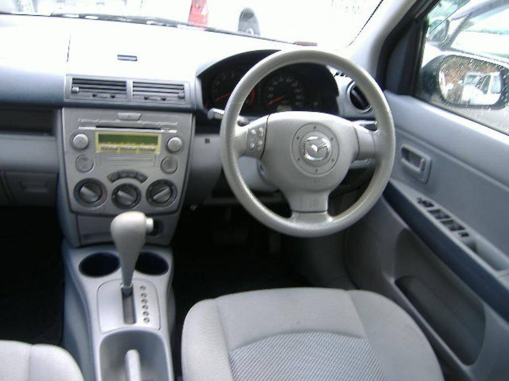 2002 Mazda Demio