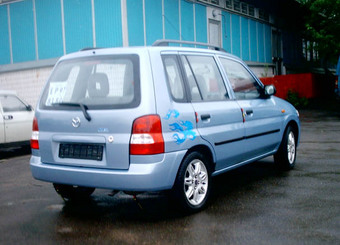 2002 Mazda Demio Pictures