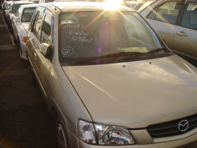 2002 Mazda Demio Pictures