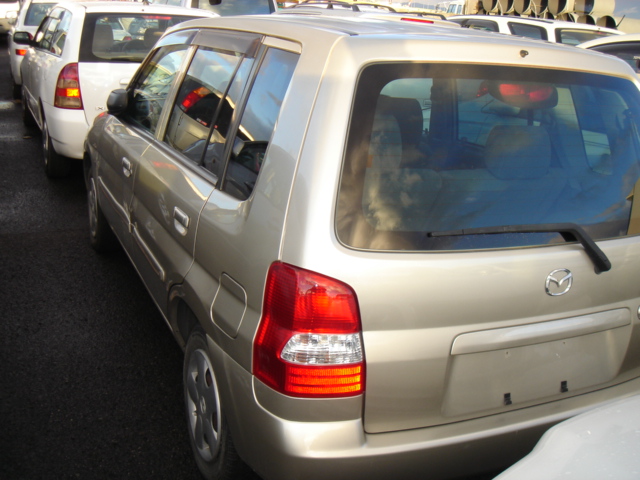 2002 Mazda Demio Photos