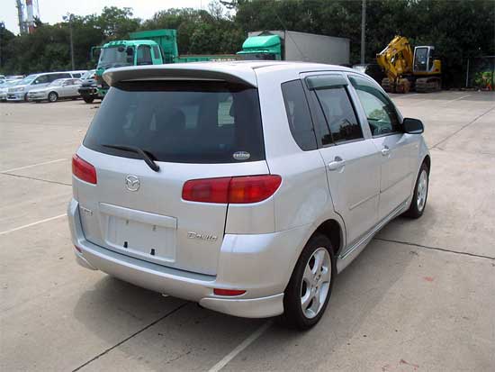 2002 Mazda Demio Images