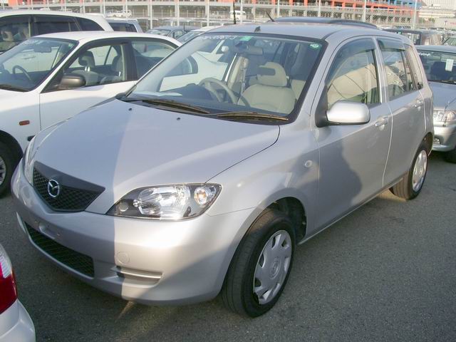 2002 Mazda Demio Photos