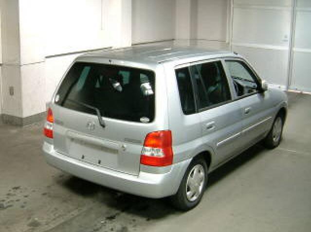 2002 Mazda Demio Pictures