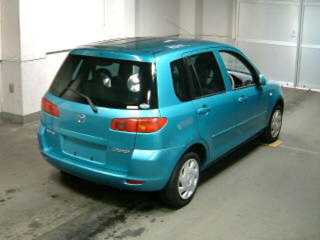 2002 Mazda Demio Pictures