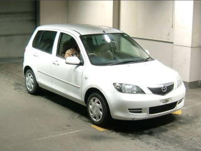 2002 Mazda Demio Pictures