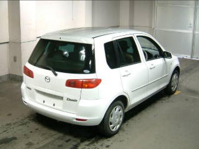2002 Mazda Demio Pictures