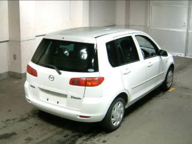 2002 Mazda Demio Pictures