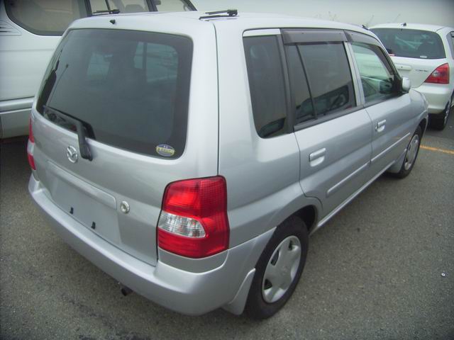 2002 Mazda Demio Pictures