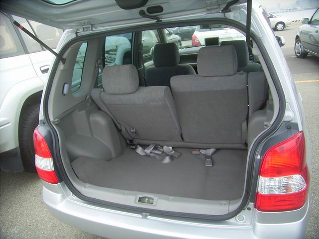 2002 Mazda Demio Pictures