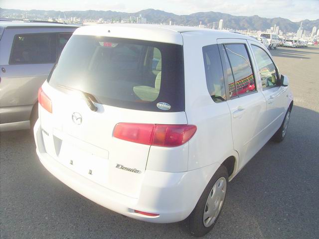 2002 Mazda Demio Pictures