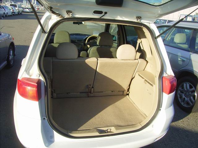 2002 Mazda Demio Photos