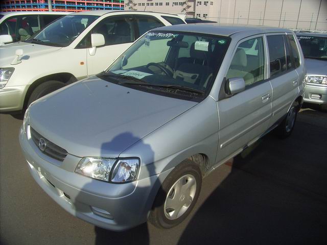 2002 Mazda Demio Pictures