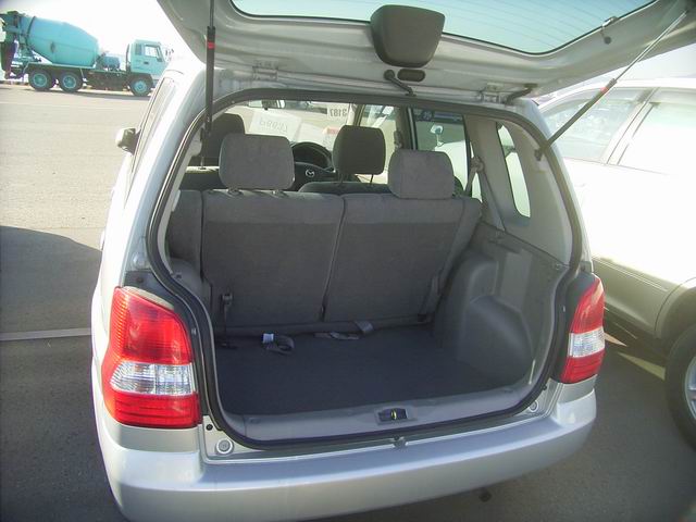 2002 Mazda Demio Pictures