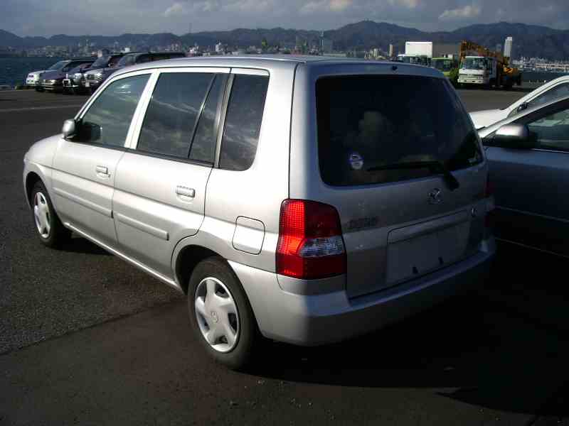 2002 Mazda Demio Photos