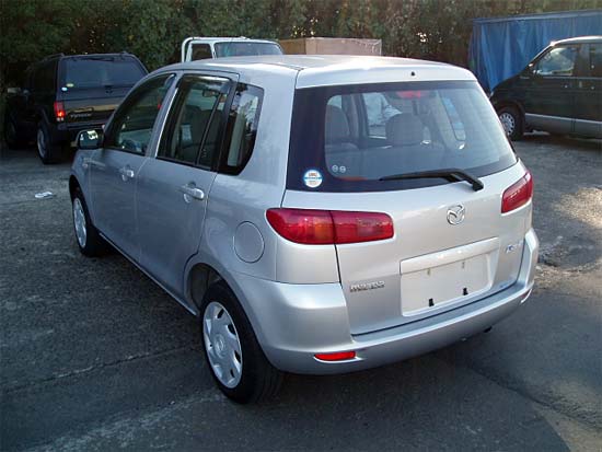 2002 Mazda Demio Pictures