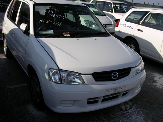 2002 Mazda Demio Photos