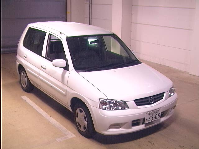 2002 Mazda Demio Photos