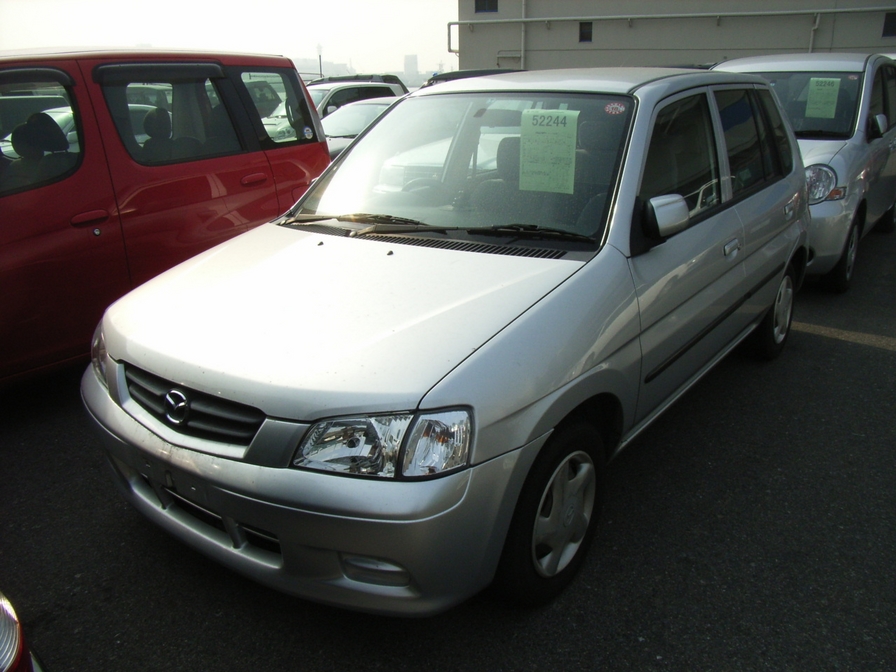 2002 Mazda Demio Photos