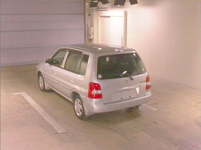 2002 Mazda Demio Images