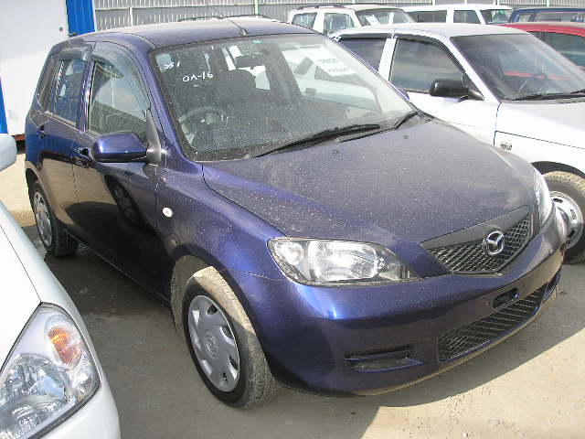 2002 Mazda Demio Photos