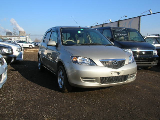 2002 Mazda Demio Photos