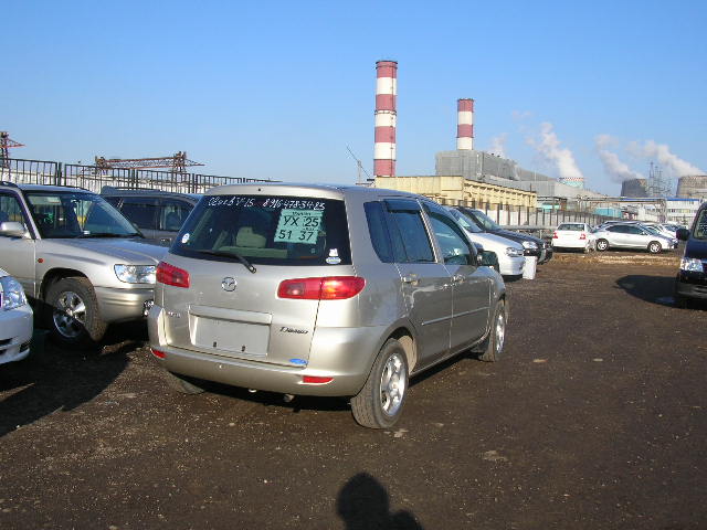2002 Mazda Demio Pictures