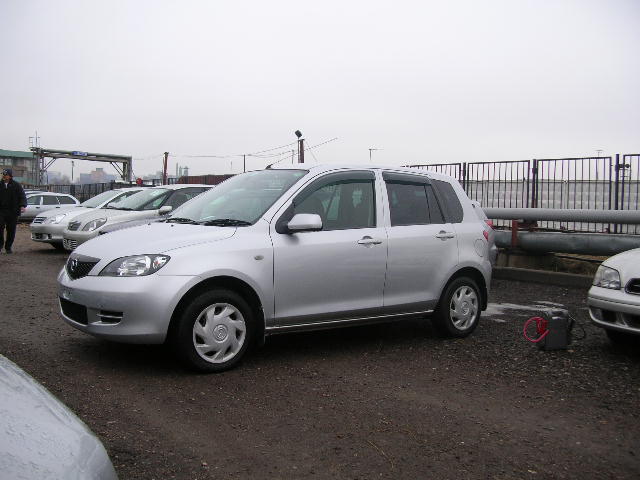 2002 Mazda Demio Wallpapers