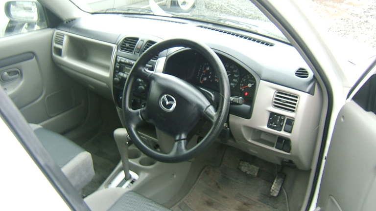 2002 Mazda Demio Photos