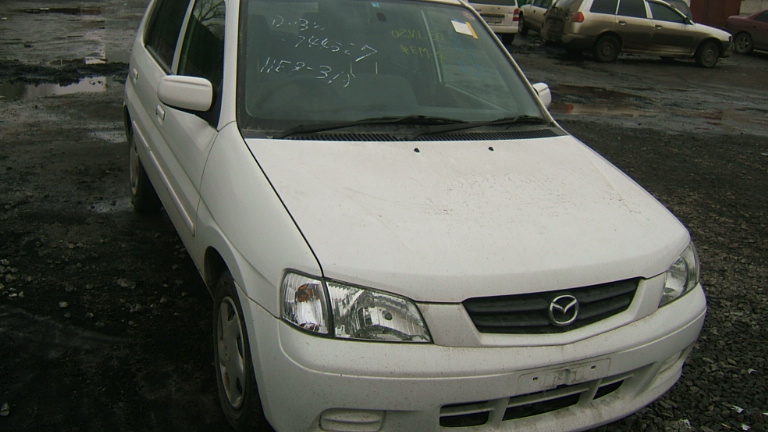 2002 Mazda Demio Photos
