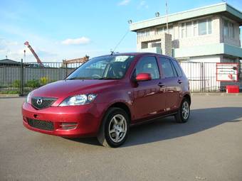 2002 Mazda Demio Images