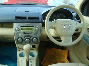 2002 Mazda Demio Photos