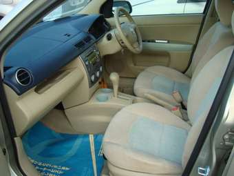 2002 Mazda Demio Photos