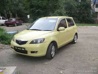 2002 Mazda Demio Images