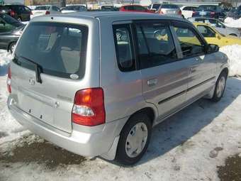 2002 Mazda Demio Pictures