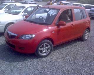 2002 Mazda Demio Images