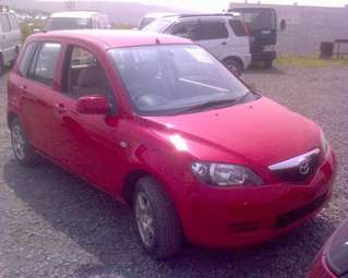 2002 Mazda Demio Pictures