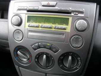 2002 Mazda Demio Photos