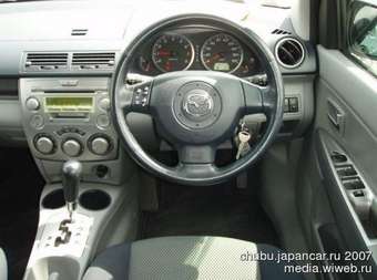 2002 Mazda Demio Photos