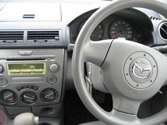 2002 Mazda Demio Pictures