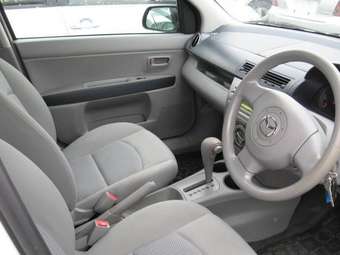 2002 Mazda Demio Pictures