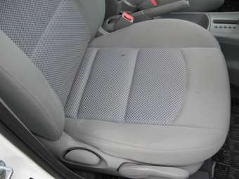 2002 Mazda Demio Photos