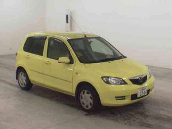 2002 Mazda Demio Photos