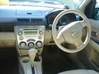 2002 Mazda Demio Pictures