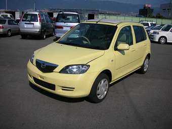 2002 Mazda Demio Photos