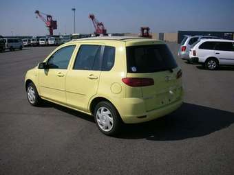 2002 Mazda Demio Photos
