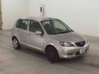 2002 Mazda Demio Photos